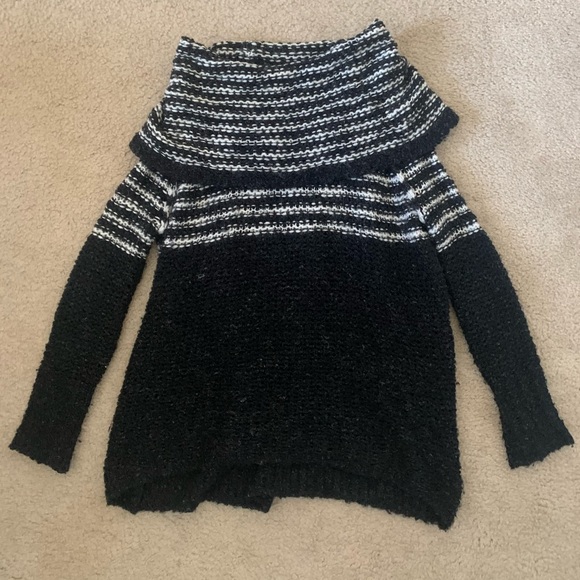 Free People black and white cowl neck sweater - Picture 3 of 4